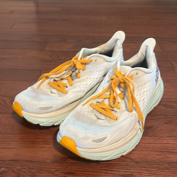 Hoka Clifton 8 Running Shoes Women size: 9B - Picture 9 of 9